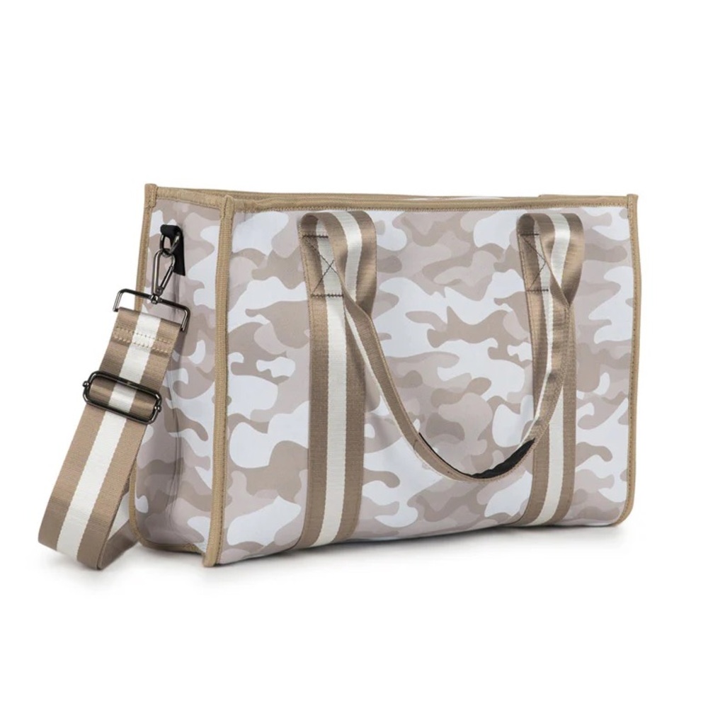 HAUTE SHORE Isla Tote in Camo
